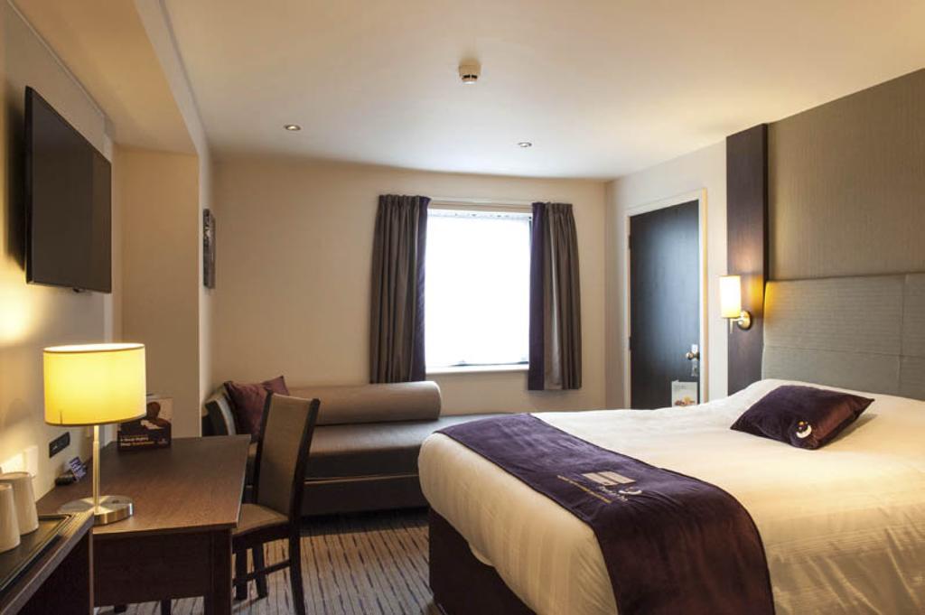 Premier Inn Chester Central - North Екстер'єр фото