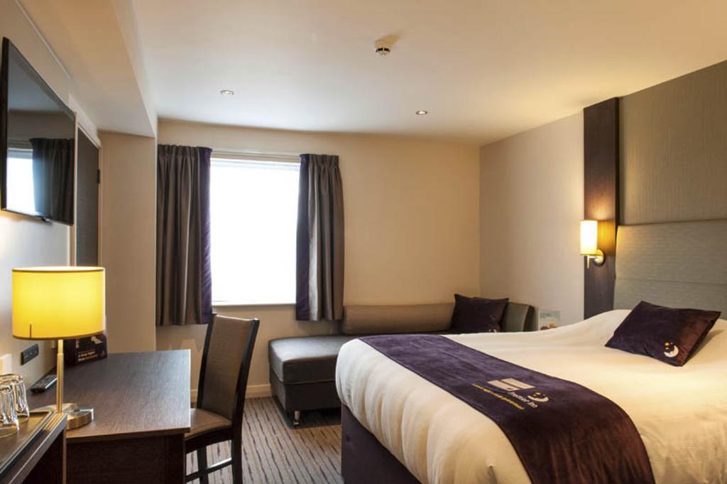 Premier Inn Chester Central - North Екстер'єр фото