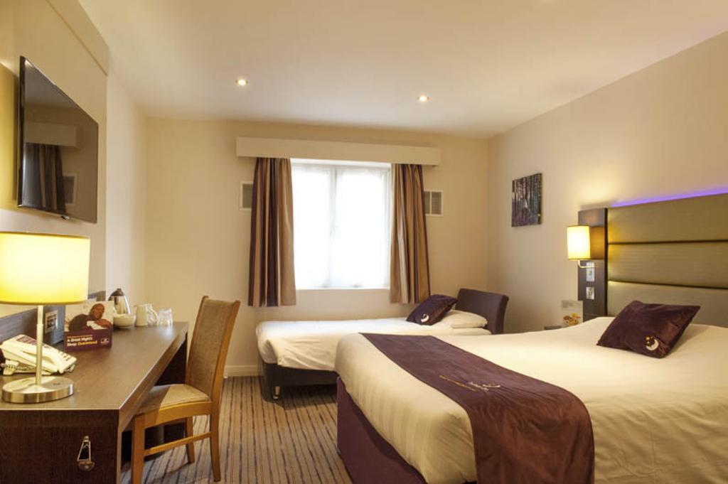 Premier Inn Chester Central - North Екстер'єр фото