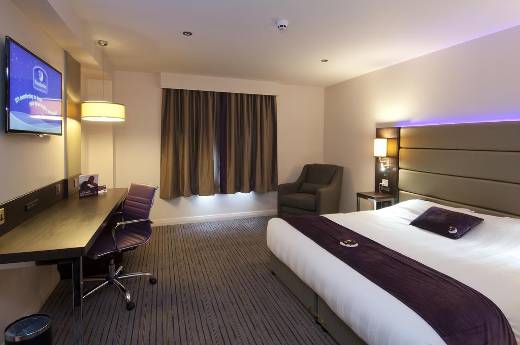 Premier Inn Chester Central - North Екстер'єр фото