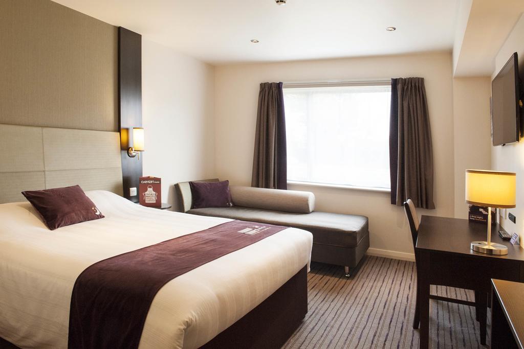 Premier Inn Chester Central - North Екстер'єр фото