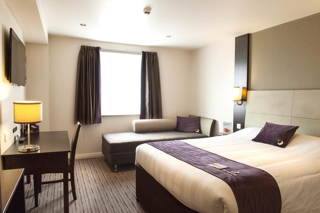 Premier Inn Chester Central - North Екстер'єр фото