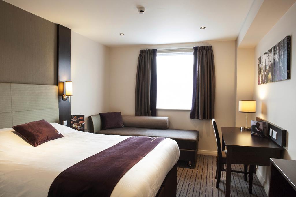 Premier Inn Chester Central - North Екстер'єр фото