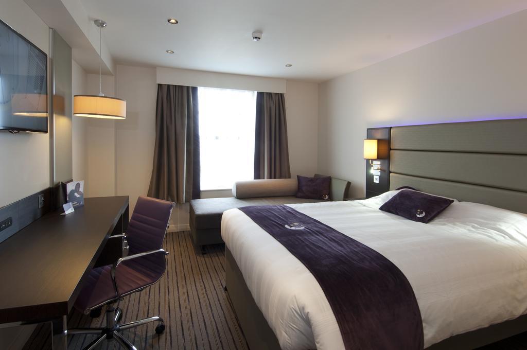 Premier Inn Chester Central - North Екстер'єр фото