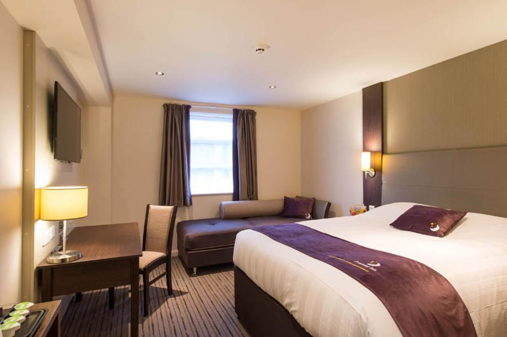 Premier Inn Chester Central - North Екстер'єр фото