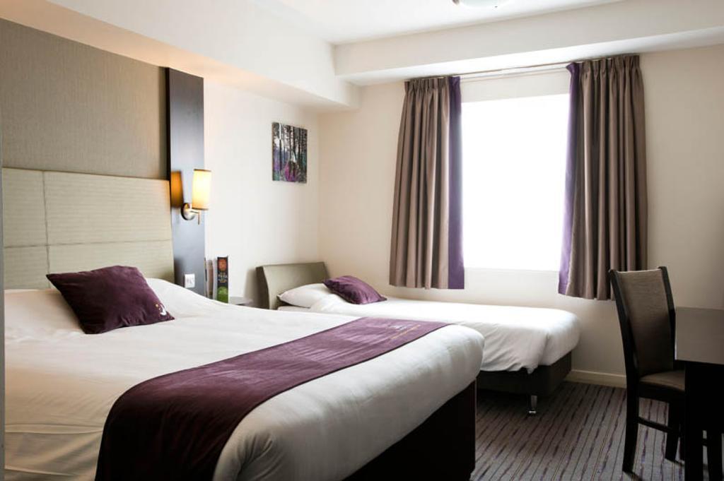 Premier Inn Chester Central - North Екстер'єр фото