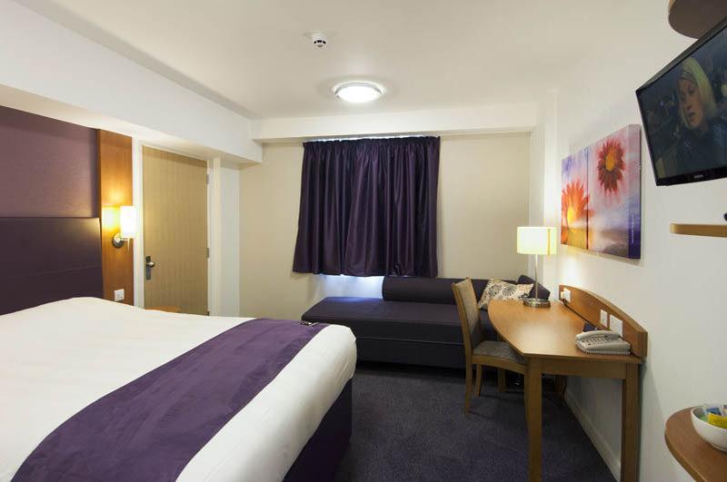 Premier Inn Chester Central - North Екстер'єр фото